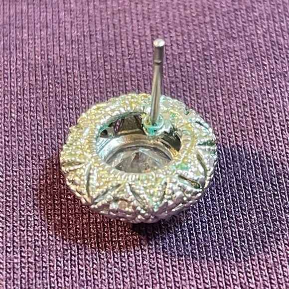 Radiant Crystal Rivoli stud earrings in silver - Picture 6 of 7